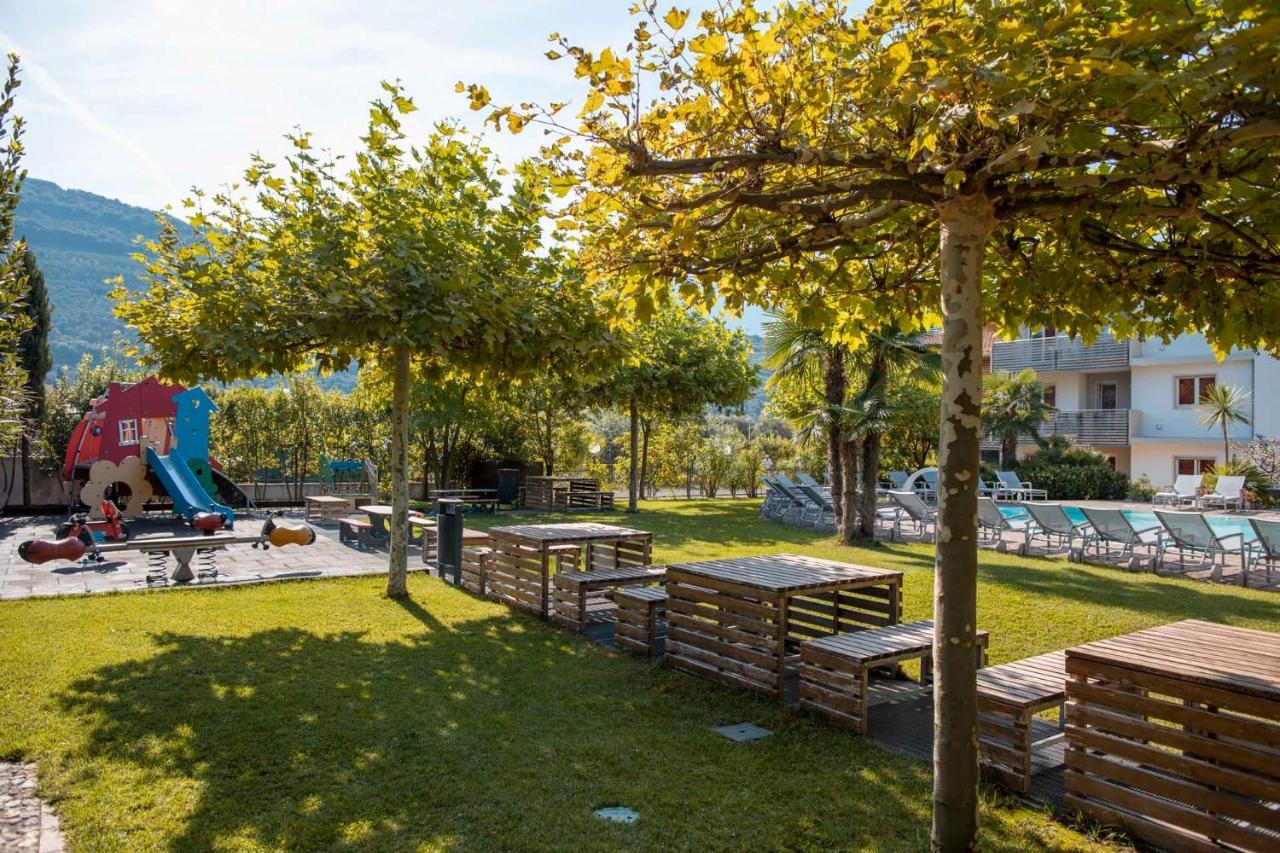 4 Limoni Apartment Resort Рива-дель-Гарда Экстерьер фото